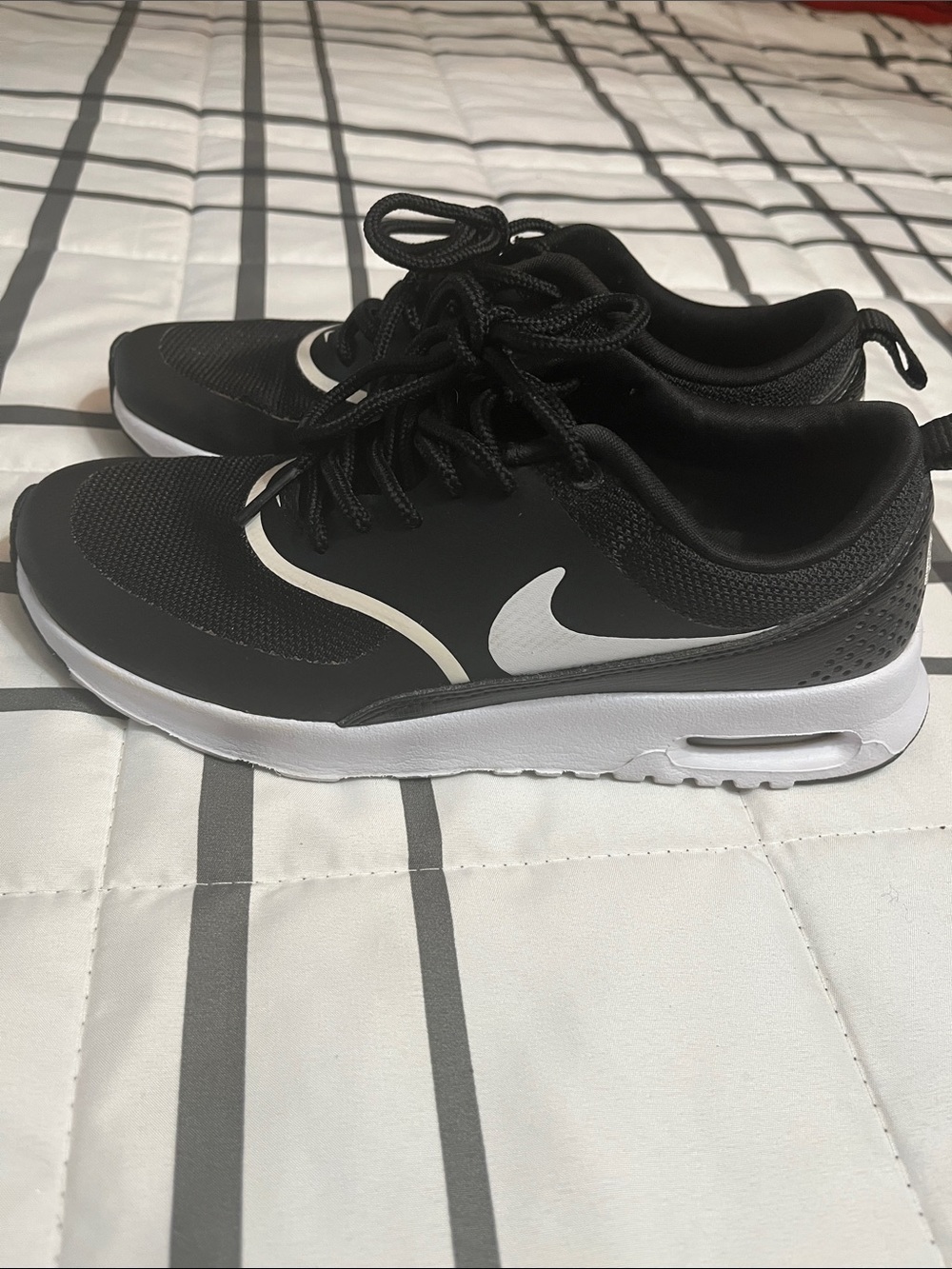 Nike Woman’s Air Max Thea 40 Low-Top Sneakers - Picture 9 of 12